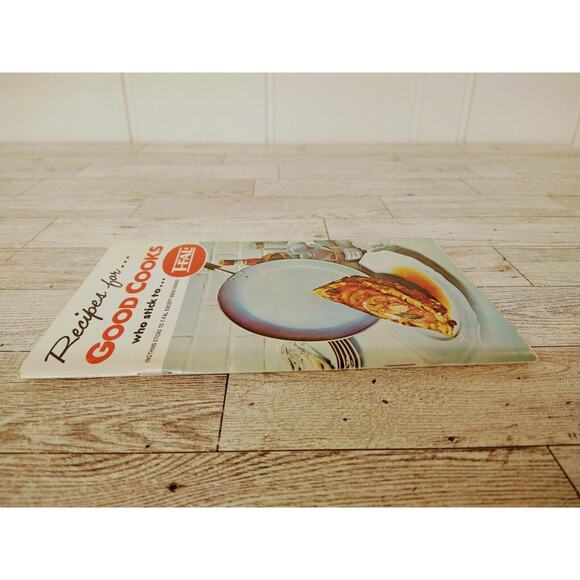 T-Fal Vtg 1974 Cookbook Recipes For Good Cooks by Roger Gilmore Soft Cover 48pg - Picture 11 of 13